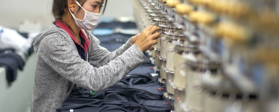 Lao garment worker ©ILO-Jean Pierre Pellissier
