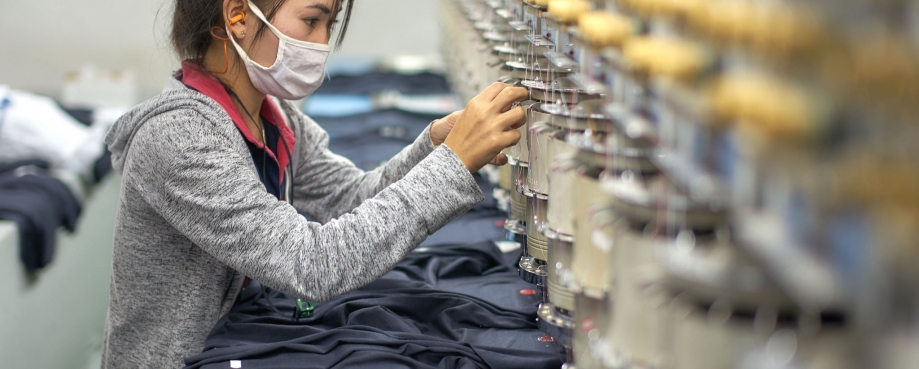 Lao garment worker ©ILO-Jean Pierre Pellissier Lao garment worker ©ILO-Jean Pierre Pellissier
