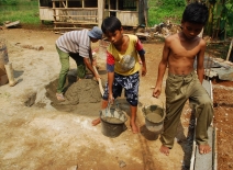 Child construction workers in Indonesia courtesy of ILO/Asrian Mizra