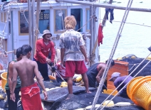 Migrant workers working on a Thai boat, Samut Sakhon, Thailand. Photo: ILO