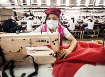 Vietnam garment factory ©ILO/Aaron Santos