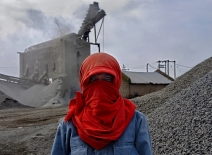 Woman worker at a cement factory in India © ILO Joydeep Mukherjee